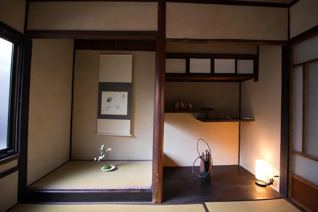 Kyoto Villa Chiyotsuru 0*,